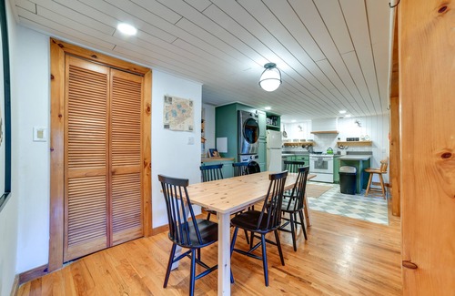 Walton Cabine | Hilltop Walton Getaway with Picturesque Views!