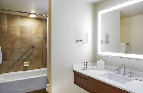 Waikiki Station Balnéaire | Hilton Hawaiian Village - Many Dates Available! - Hosted by Travelscowt