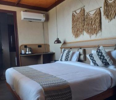 Almora Hôtel | Himalayan Hobbit House