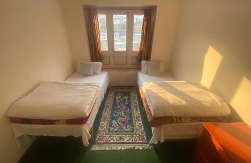 Namche Bazaar Cabine | Himalayan Lodge