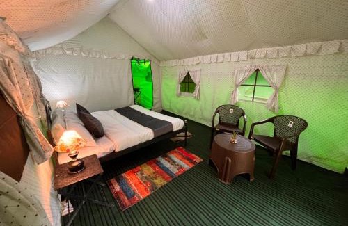 Deoghar Hôtel | Himalayan Riverside Swiss Cottages Manali #riverside #big garden #parking #bonffire #music #budget friendly #adventure