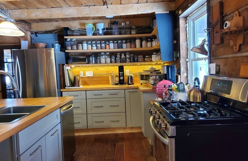 Georgian Bluffs Cabine | Hindman House: Quiet restful all-season rural retreat