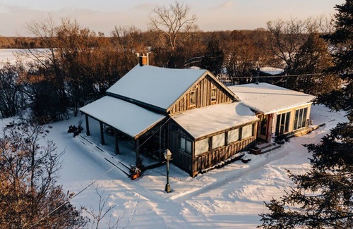 Georgian Bluffs Cabine | Hindman House: Quiet restful all-season rural retreat