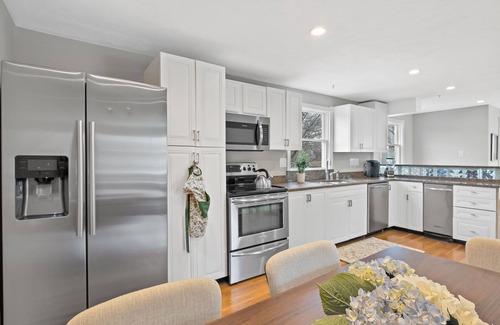 Kenberma Maison | Ocean Views & Private Yard in Spacious Designer Home. Perfect for Large Families