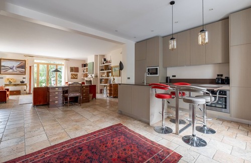 Parchamp–Albert Kahn Appartement | Hint of the Exotic, by Veeve