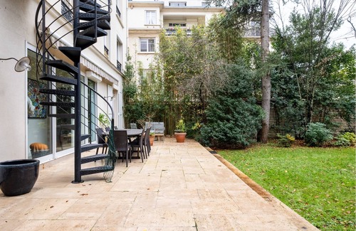 Parchamp–Albert Kahn Appartement | Hint of the Exotic, by Veeve