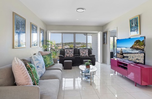 Cumbalum Maison | Hinterland Home, Sleeps 10 with Pets and a private Saltwater Pool