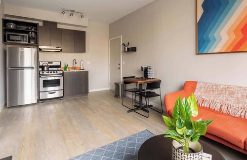 Ladd's Addition Appartement | Retro Modern 1-Bedroom 90 WalkScore