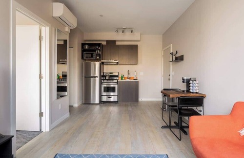 Ladd's Addition Appartement | Retro Modern 1-Bedroom 90 WalkScore