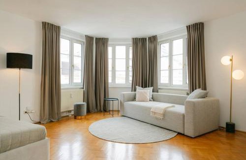 Wieden Appartement | Hip APT perfect for 4 or 6, great district, metro