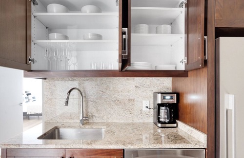Back Bay East Appartement | Hip Back Bay Studio w/ W/D, Gym & Roof, nr Copley Sq, by Blueground