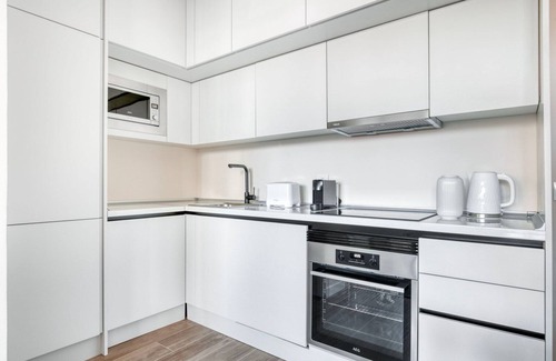 Hispanoamerica Appartement | Hip Bernabéu Studio w/ Doorman, nr Real Madrid Stadium, by Blueground