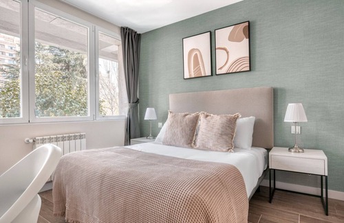 Hispanoamerica Appartement | Hip Bernabéu Studio w/ Doorman, nr Real Madrid Stadium, by Blueground