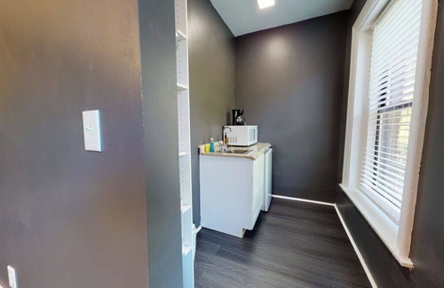 Bay Village Appartement | Hip & Chic Studio Awaits Your Stay!