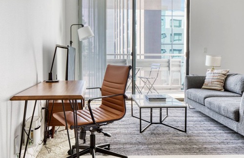 Little Tokyo Appartement | Hip Downtown 1BR w/ W/D, Pool & Gym, next to Broad Museum, by Blueground (LAX 536)