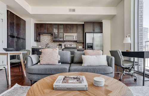 Waller Creek District Appartement | Hip Downtown Austin 1BR w/ Gym, Pool & W/D, nr Rainey St, by Blueground