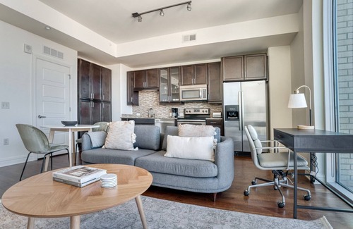 Waller Creek District Appartement | Hip Downtown Austin 1BR w/ Gym, Pool & W/D, nr Rainey St, by Blueground