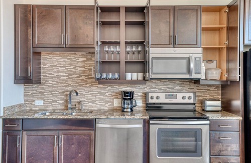 Waller Creek District Appartement | Hip Downtown Austin 1BR w/ Gym, Pool & W/D, nr Rainey St, by Blueground