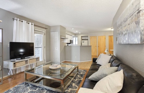 Speer Copropriété | Hip Historic Baker Area Condo - Individual Garage Parking Included!