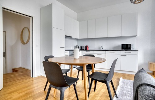 Langstrasse Appartement | Hip Langstrasse 2.5 Room w/ Storage & W/D, 2 min to Market, by Blueground