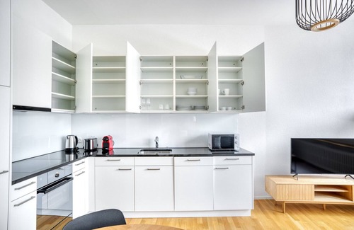 Langstrasse Appartement | Hip Langstrasse 2.5 Room w/ Storage & W/D, 2 min to Market, by Blueground