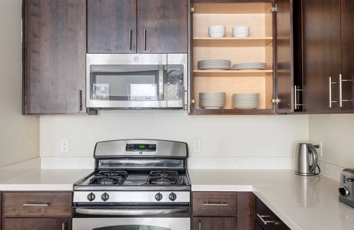 Mountain View Appartement | Hip Mountain View 2BR w/ Gym & Spa, nr Tech Companies, by Blueground