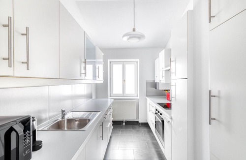 Schottenfeld Appartement | Hip Neubau 2BR w/ Elevator, near shops, Metro U3, U6, by Blueground