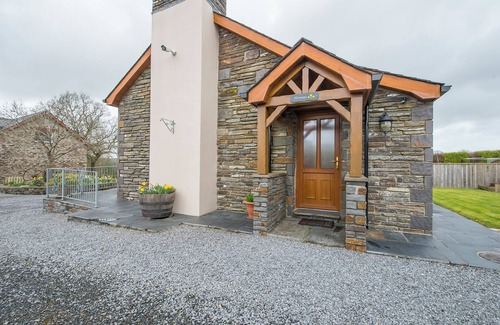 Newcastle Emlyn Cottage | HIRWAUN COTTAGE, family friendly, luxury holiday cottage in Cenarth