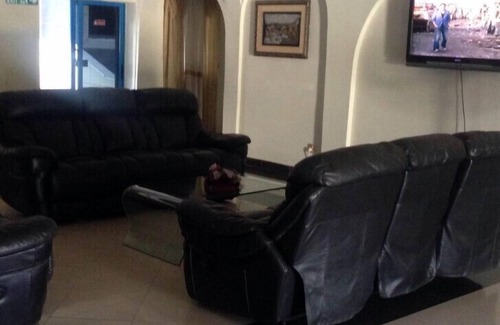 Awoshie Hôtel | His Royal Vico Hotel