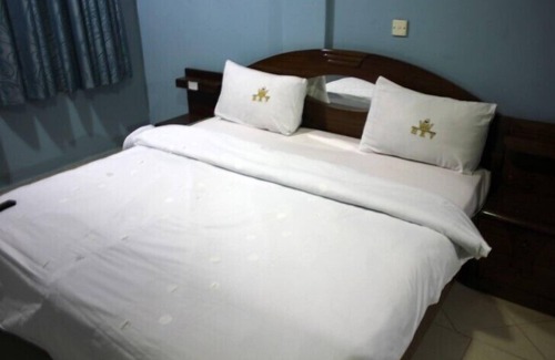Awoshie Hôtel | His Royal Vico Hotel