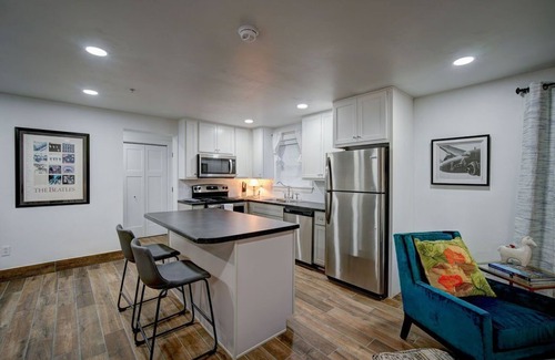 Woodward Appartement | Historic 100+ year old restored 6 unit fully furnished apartment building.