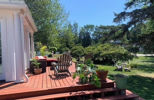 Rye Maison | Historic 1780 Farmhouse near the Sea: Sleeps 8-9