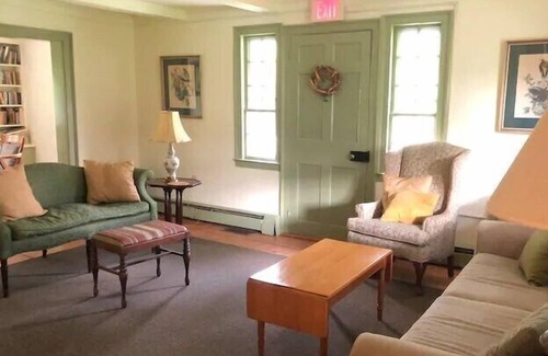 Canaan Autre | Historic 1789 Shaker Farmhouse in Berkshires