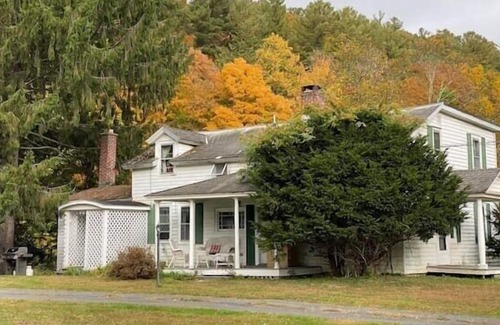 Canaan Autre | Historic 1789 Shaker Farmhouse in Berkshires