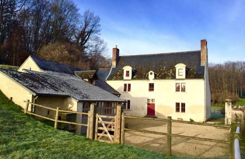 Les Essards Cottage | Élégante Demeure 17e avec Spa, Sauna et Authentique Cheminée, proche Châteaux de la Loire