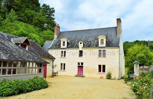 Les Essards Cottage | Élégante Demeure 17e avec Spa, Sauna et Authentique Cheminée, proche Châteaux de la Loire