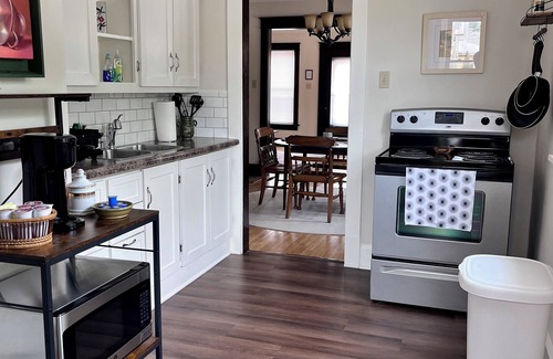 Tipton Appartement | Historic 2 bedroom 1 bath apartment with modern convenience in quaint Tipton