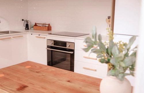 Coburg Maison | Historic 2 bedroom home in Coburg by Short & Long Stays