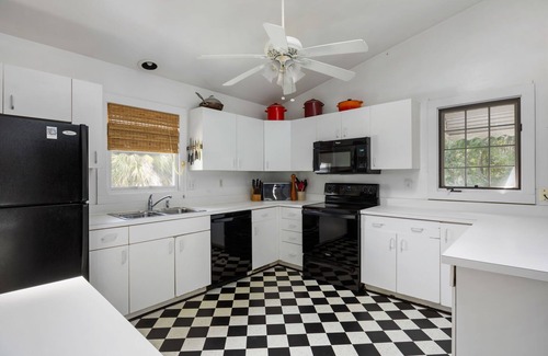 Sullivan's Island Maison | Historic 4-bedroom House on Sullivan's Island w/Hammock & Elevator