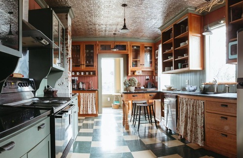 Seaview Maison | Historic 5 Bdrm Home w/ Hot Tub Sleeps 10
