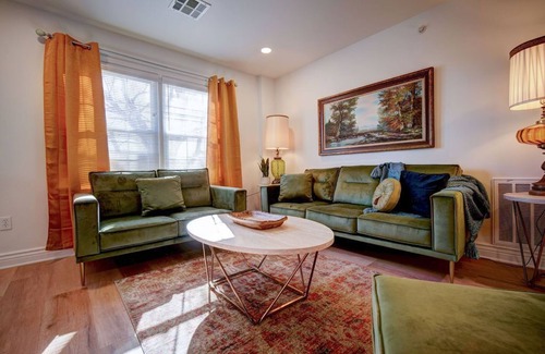Woodward Appartement | Historic 6 Unit Fully Furnished /All Inclusive Apartment Building
