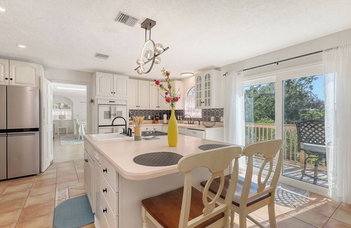 Nokomis Maison | Historic Admiral Benbow Club Suite-4 beds x 4 Baths, 2 Kitchens, Beach Access !