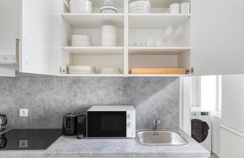 Roßau Appartement | Historic Alsergrund 1BR, nr Donaukanal, by Blueground