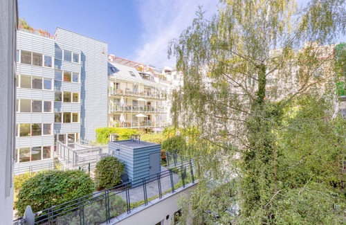 Roßau Appartement | Historic Alsergrund 1BR, nr Donaukanal, by Blueground