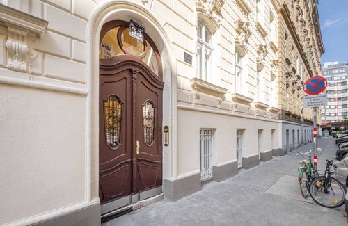 Roßau Appartement | Historic Alsergrund 1BR, nr Donaukanal, by Blueground