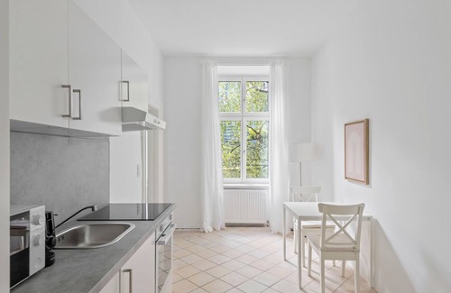 Roßau Appartement | Historic Alsergrund 2BR, nr Donaukanal, by Blueground