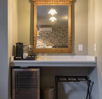 Harleston Village Lit Et Petit-Déjeuner | Historic B&B Veranda King Suite Walk to King