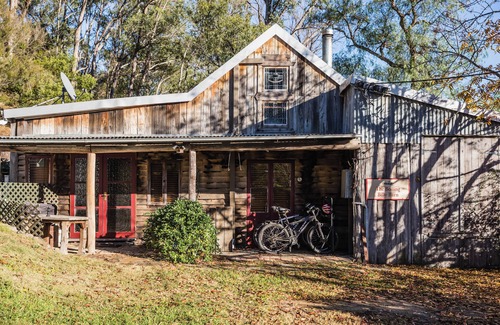 Wollombi Maison | Historic barn in the heart of Wollombi village, close to function venues.
