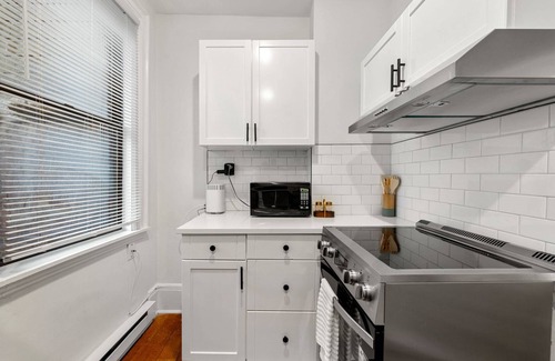 Beacon Hill Appartement | Historic Beacon Hill Charm: Modern Apt w/ Patio, High-Speed WiFi, Steps to Cafes and Boston Commons!
