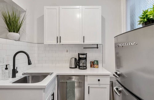 Beacon Hill Appartement | Historic Beacon Hill Charm: Modern Apt w/ Patio, High-Speed WiFi, Steps to Cafes and Boston Commons!